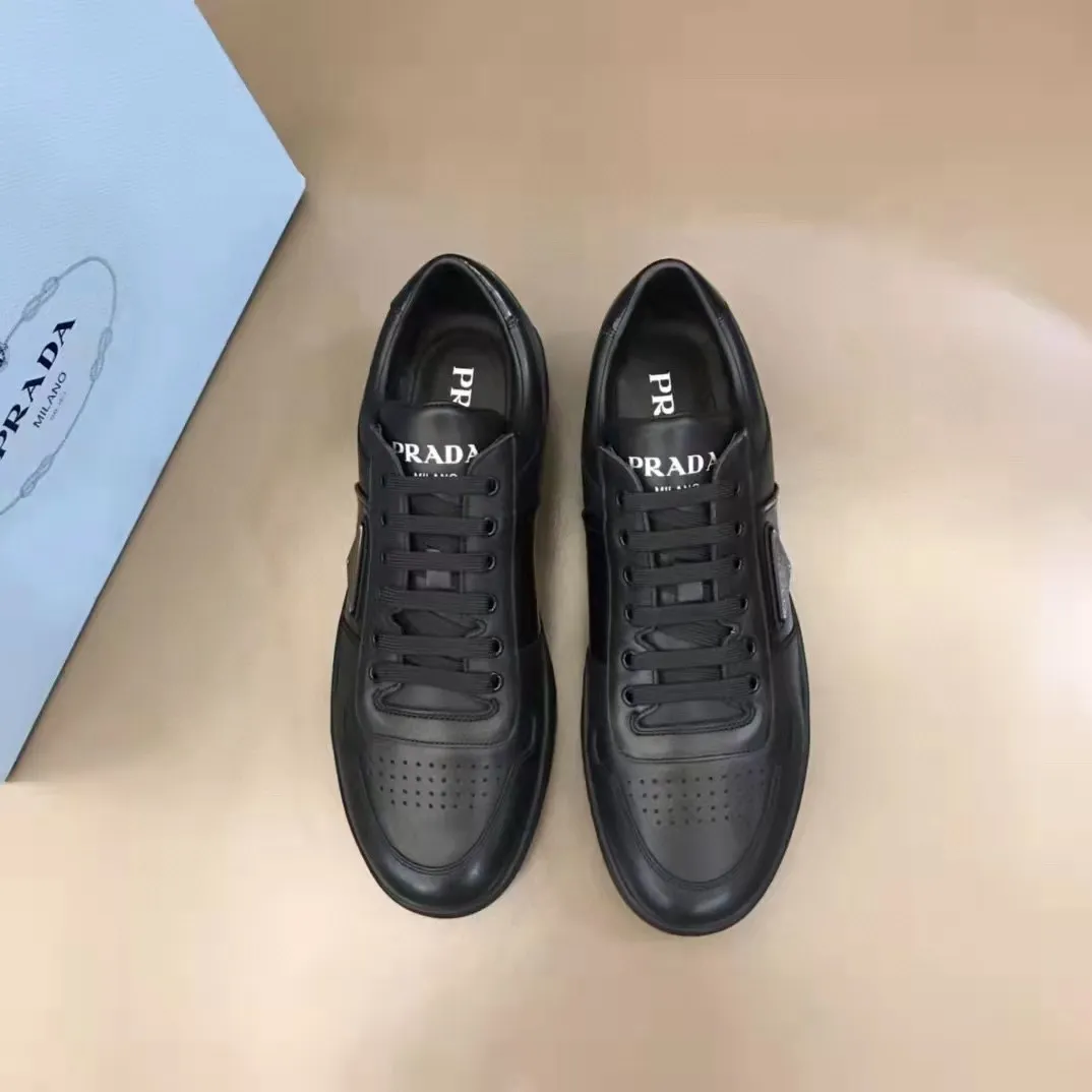 P380 Yuan 38-45 Prada Prada’s new men’s leather sports shoes, the highest version on the market, any comparison is welcome🆚! The original leather has excellent texture and is super high-end! Fetal sheep net lining imported from Italy, removable pad! Luxurious materials and fine workmanship, highly recommended!